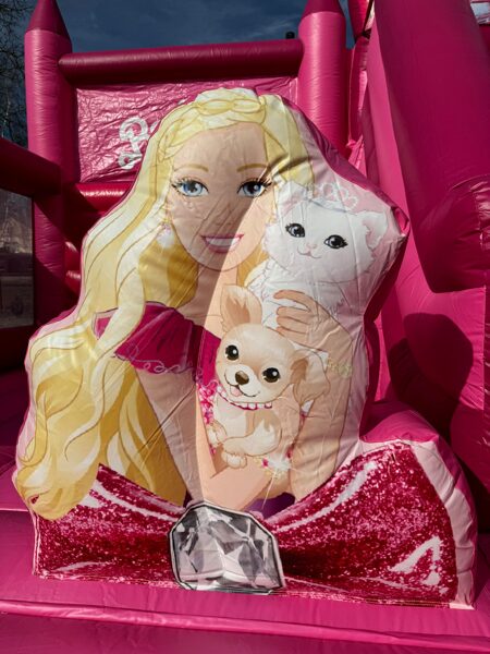 PIEPŪŠAMĀ ATRAKCIJA BARBIE